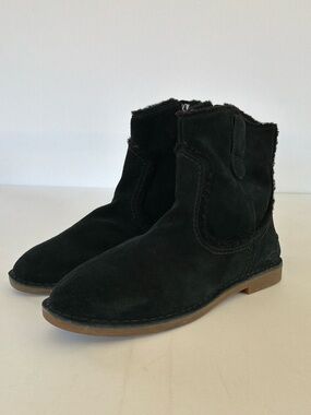 UGG Black Shearling-Lined Boot Interior Detail